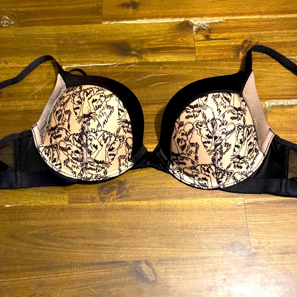 34B very sexy Victoria’s Secret push up bra